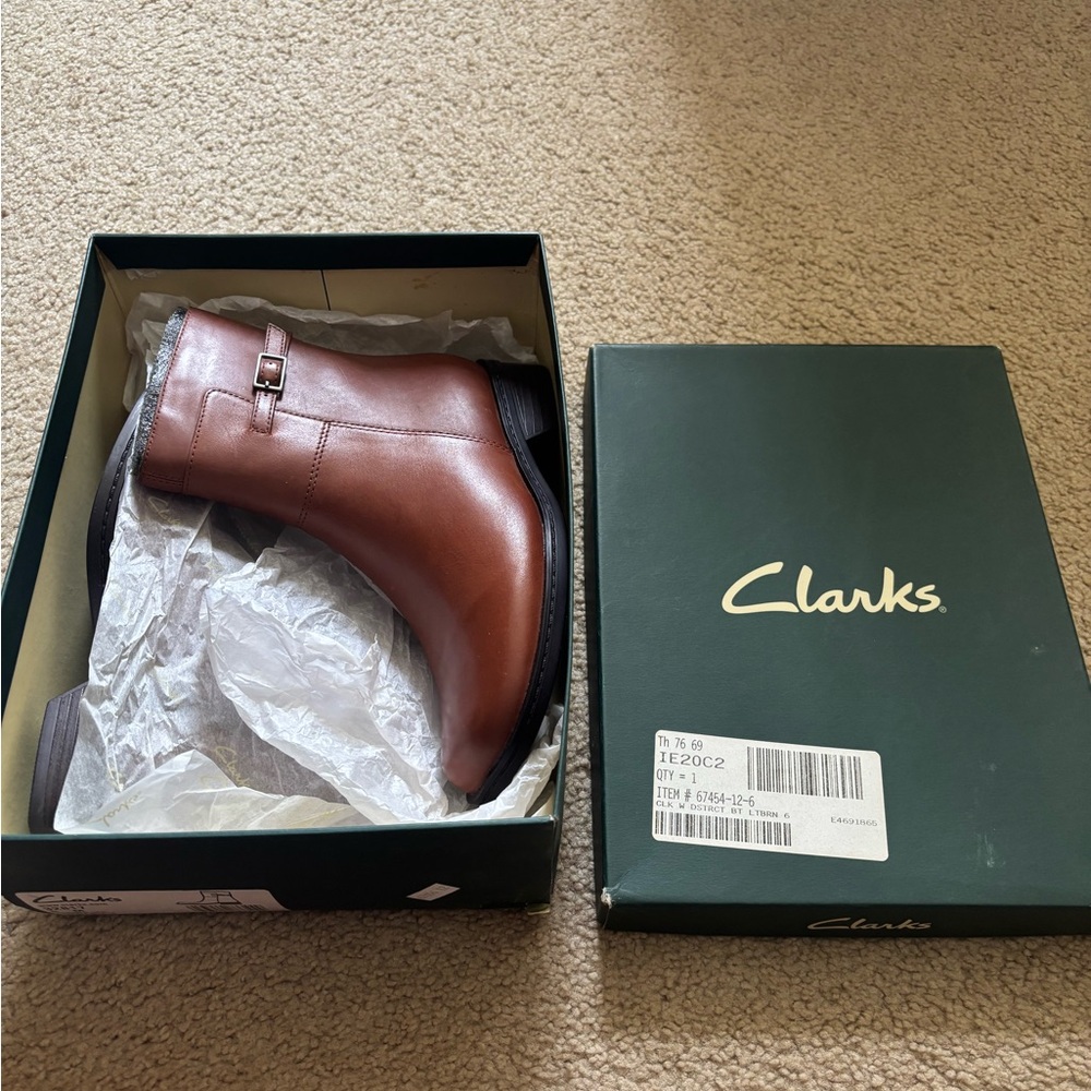 Clarks Teal Shoe w/box. Real leather.